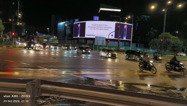 Apple Ad Malaysia KL City Centre Nearby KLCC LED Screen Advertising Malaysia Kuala Lumpur Digital Billboard Advertising