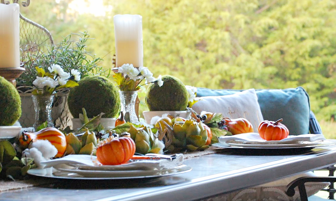 outdoor-dining-Thanksgiving-simple-tablesetting