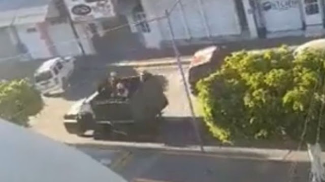 Video: Así se enfrentaron Cárteles Unidos v El CJNG en Michoacán camiones monstruo andaban por la calle como defensa y ataque de Sicarios