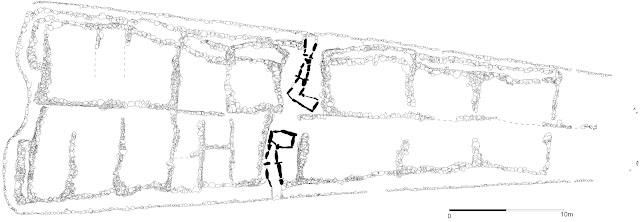 Plano del interior del Long Cairn en Hazleton North. Crédito: Fowler, Olalde et al. según Saville 1990, con permiso de Historic England