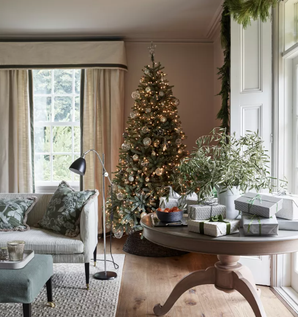 Decorating our Holiday Mantel Living Room Christmas Decor