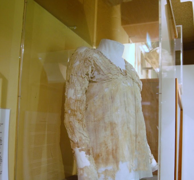 YES I CAN DO IT: WORLD'S OLDEST DRESS (TARKHAN DRESS)