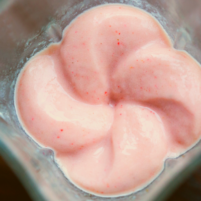 Blender aiskrim berwarna pink