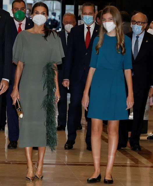 King Felipe, Queen Letizia, Crown Princess Leonor and Infanta Sofia. Green dress, pink dress and blue silk dress