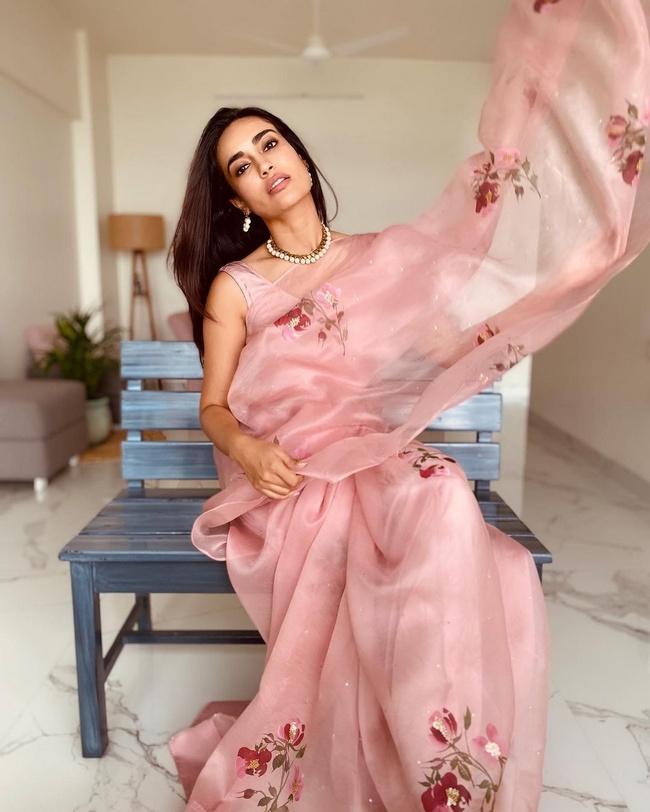 Pic talk of the day: Actress Surbhi Jyoti latest photoshoot