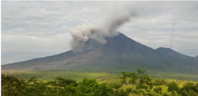 dalam penglihatan gunung semeru dilaporkan erupsi 3 kali hari ini