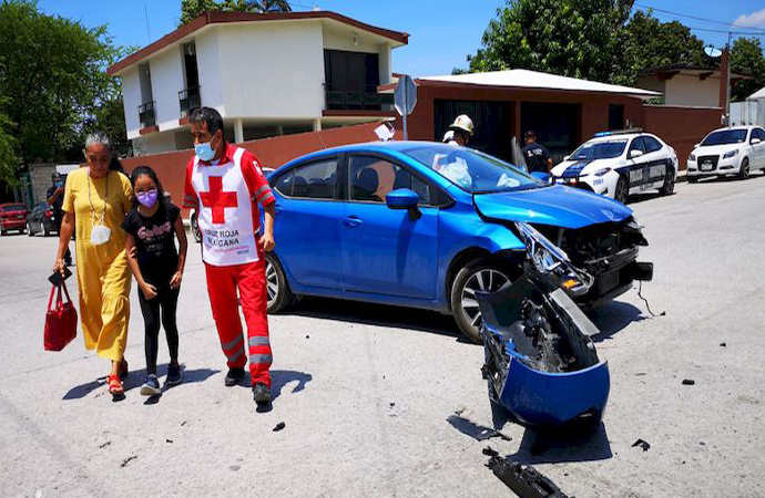 México: Conductor provoca un choque y escapa; Una niña y dos personas adultas resultaron lesionadas en la colonia Obrera