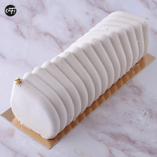 Bûche facile vanille, fraise des bois et biscuits roses ou Bûche « MacGyver  » sans moule avec des bouteilles d'eau - Sucre d'Orge et Pain d'Epices