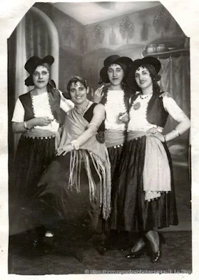 photo de famille noir et blanc : femmes au travail