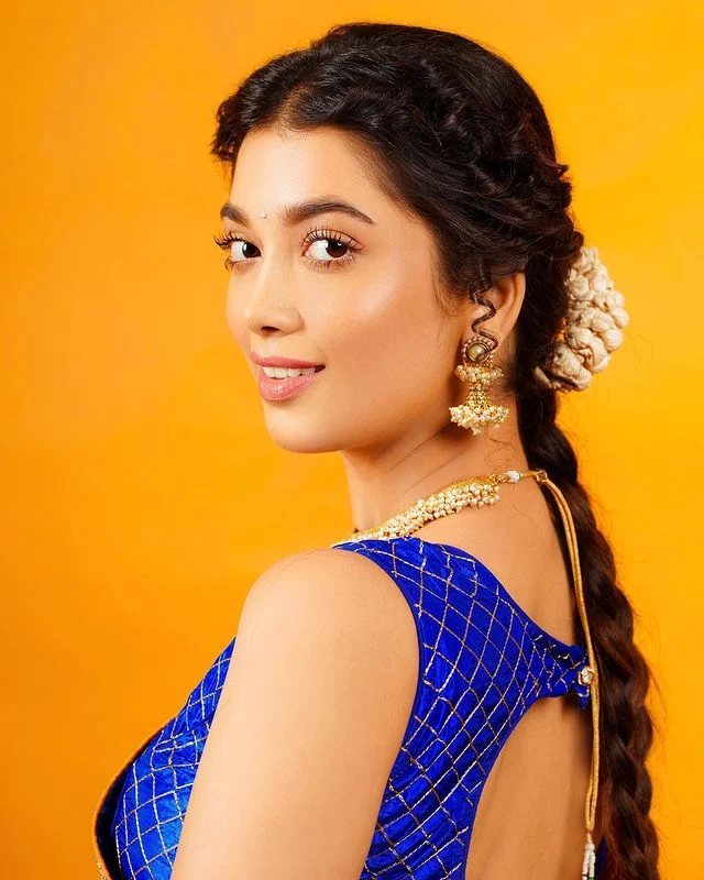 Digangana Suryavanshi Glamorous Look