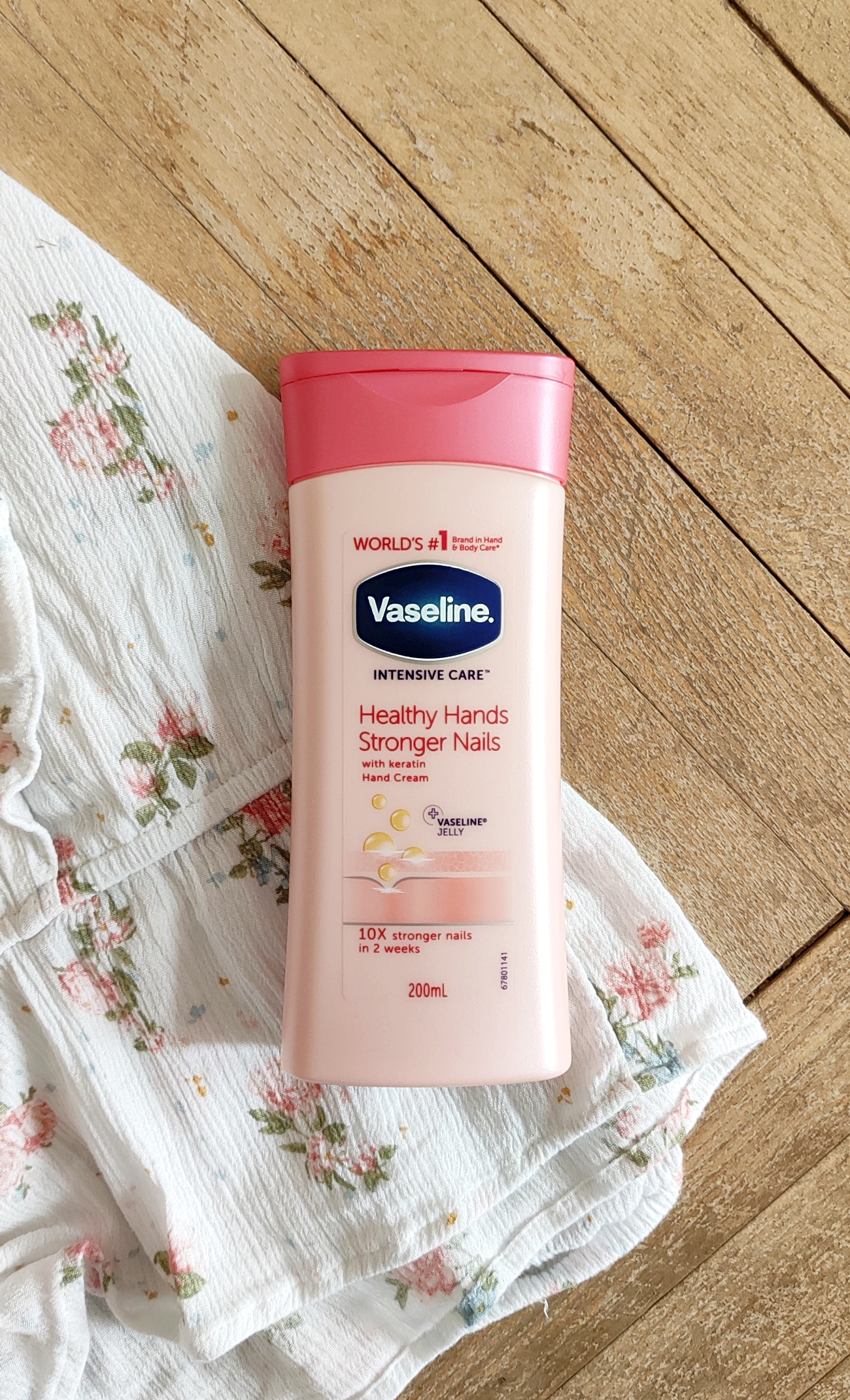 Vaseline Intensive Care Healthy Hands Stronger Nails krém na ruky