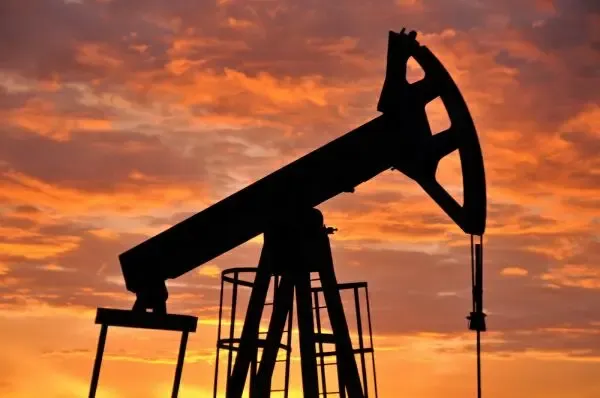 أسعار النفط الخام تصل إلى أعلى مستوى في 7 سنوات مع انخفاض العرض