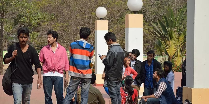 UP में सम्पन्न हुई RO-ARO प्रारंभिक परीक्षा, वाराणसी में उपस्थित हुए 49.19% अभ्यर्थी