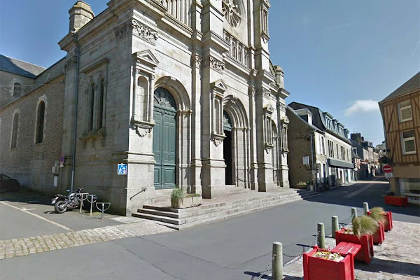 Avranches : Il entre dans la basilique durant l'office religieux et hurle «Allah Akbar»