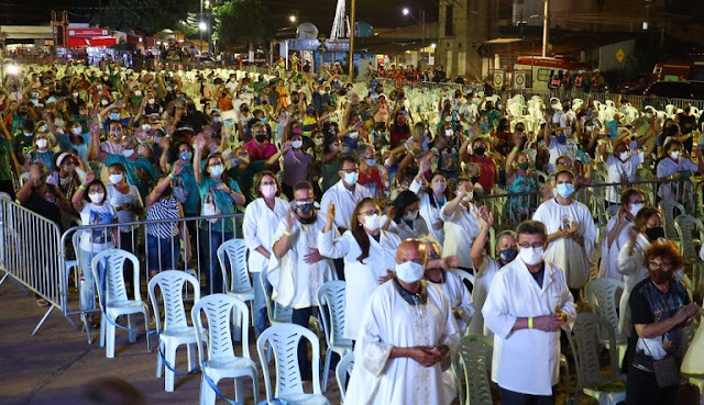 João Azevêdo recebe homenagem na Festa da Penha pelas ações adotadas na pandemia