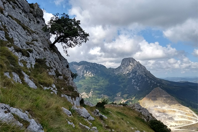 Mugarra, otro monte devorado por las canteras