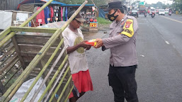 Berbagi Sesama, Polsek Cikande Rutin Gelar Warung Jum'at Barokah 