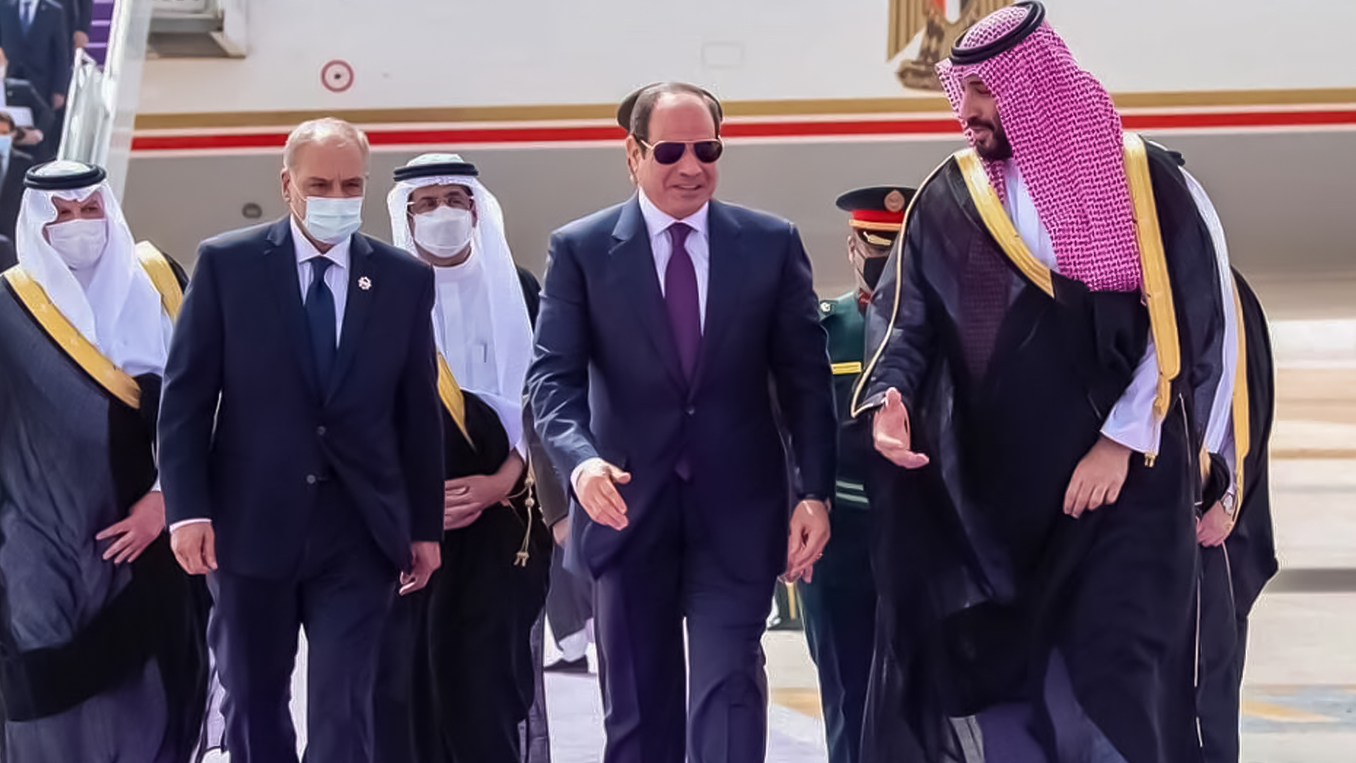 تقرير عربي Egypt Saudi رئيس جمهورية مصر العربية يصل الرياض وسمو ولي العهد في مقدمة مستقبليه