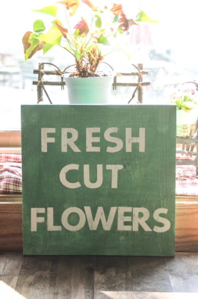 'Fresh Cut Flowers' handmade sign with Cricut | On The Creek Blog // www.onthecreekblog.com