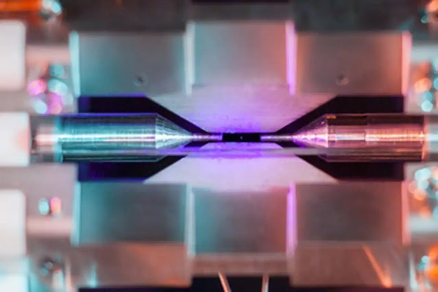 This Award Winning Photo Shows a Single Atom, And You Can See It With the Naked Eye