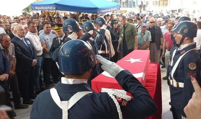 Şehit Uzman Çavuş Turgut İçen, İzmir’de son yolculuğuna uğurlandı