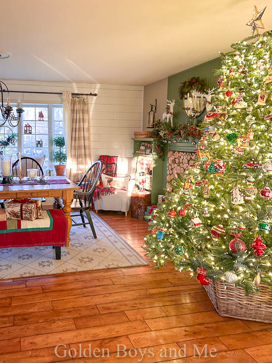 Christmas dining room with Balsam Hill European Fir tree - www.goldenboysandme.com