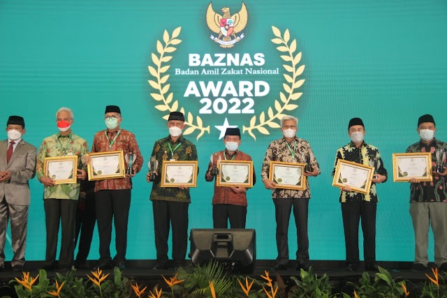 AL HARIS TERIMA PENGHARGAAN BAZNAS AWARD 2022 Kategori Gubernur Pendukung Gerakan Zakat Indonesia 2022