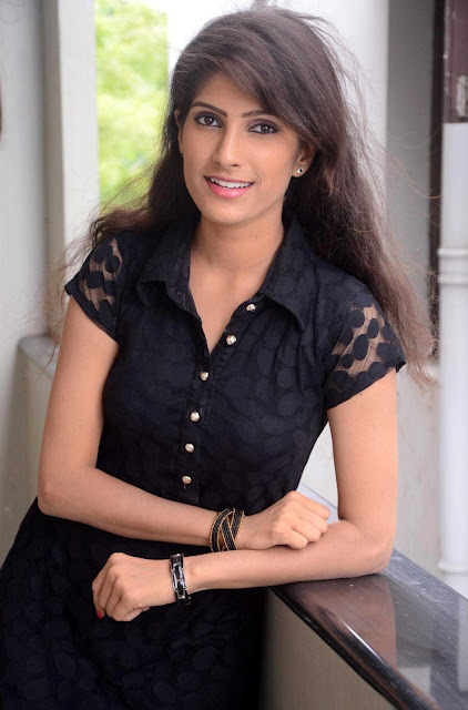 Telugu Actress Geetanjali Latest Cute Pics