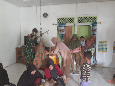 Satgas Pamtas RI-Malaysia Yonif 645/Gty Bantu Layanan Posyandu Balita di Perbatasan Kalimantan Barat