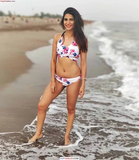 Aahana Kumra Sexy Bikini, Swimwear & Lingerie Pics