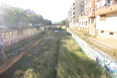 CIMS I COTES DEL BAIX PENEDÈS, EL VENDRELL-EL REPETIDOR-PUIG DEL LLEÓ-PUIG CLAPER-EL RAURELL-ROCA AGUILERA, Riera de La Bisbal des del Pont Nou i al fons el Pont de França