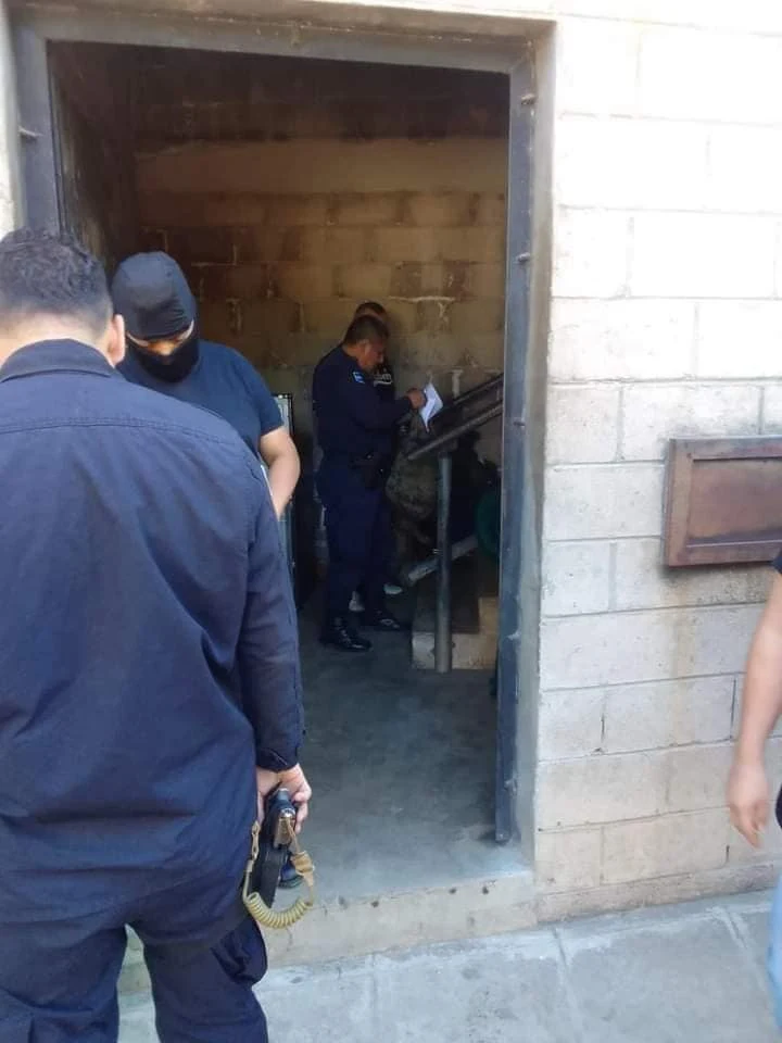 El Salvador: Él es Victor Portillo, agente policial que fue capturado por tratar de entregar droga y celulares a los reos