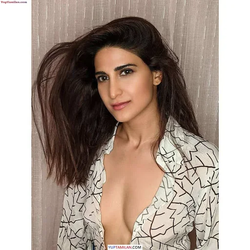 Aahana Kumra Sexy Bikini, Swimwear & Lingerie Pics