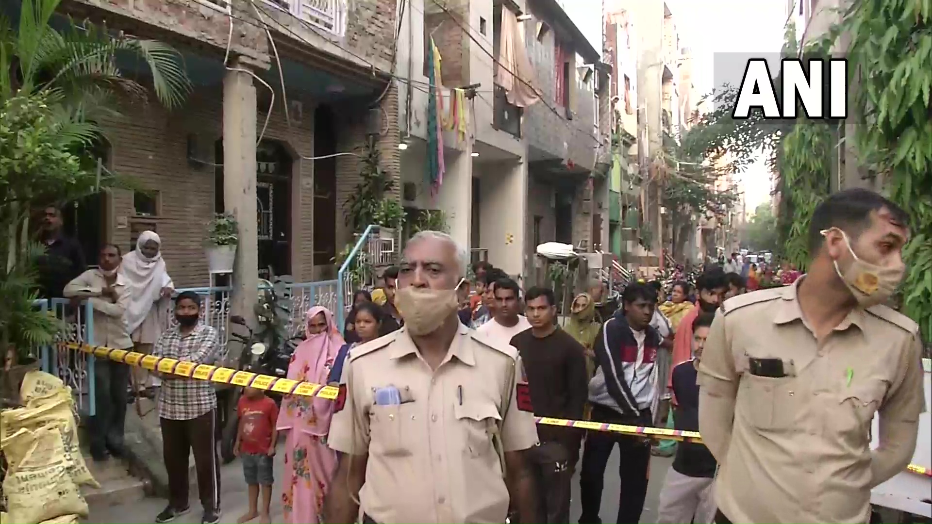 दिल्ली के पुरानी सीमा पूरी में भीषण हादसा ,तीन मंजिला इमारत में आग लगने से 4 लोगों की मौत 