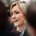 [VIDEO] « Nique tes morts, sale raciste ! » : Marine Le Pen prise à partie à Marseille