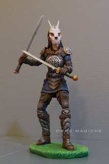 statuina personaggio videogioco ragazza con machete statuette da collezione su ordinazione orme magiche orme magiche