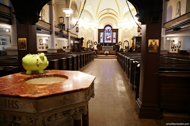 Interior de la Catedral de la Santísima Trinidad en Quebec