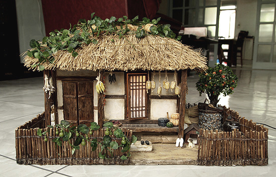 Old house, thatched roof houses, Dollhouse Miniatures