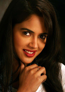 sexy smile wala foto of kaamuk hindi film heroin samira