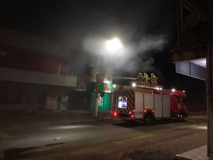 Supermercado Moniari, do Morro Grande, é atingido por incêndio