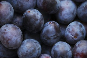 Plum has a caloric value of 45, is also rich in vitamins, especially vitamin K and B.