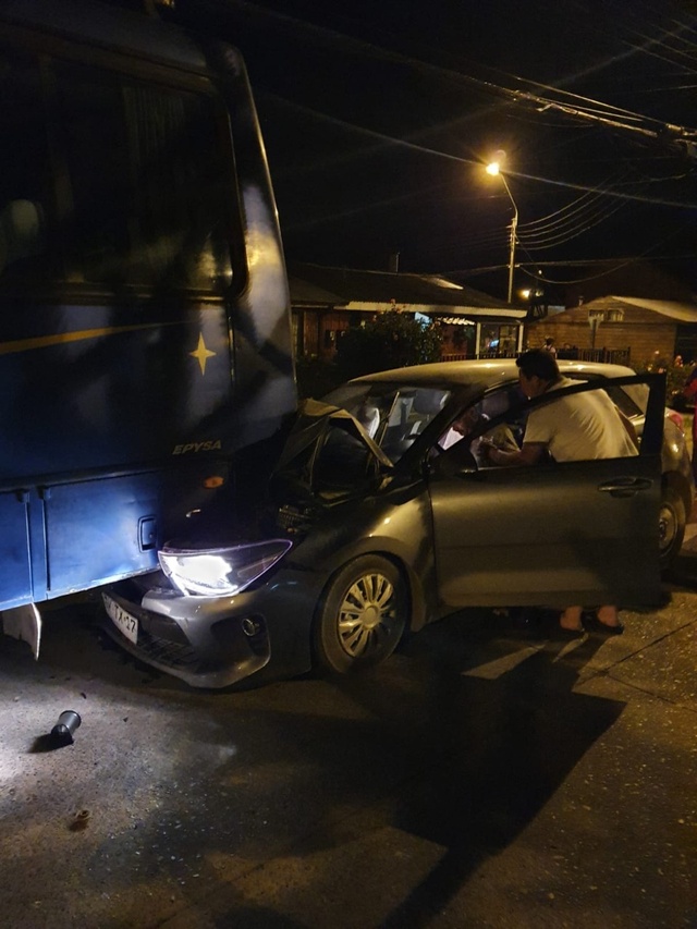 🚑 Conductor lesionado tras chocar con bus en Río Bueno
