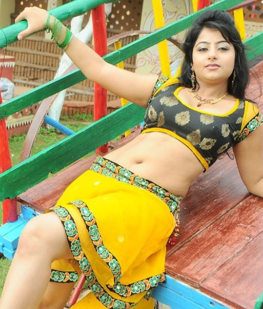 Actress Sonam Singh Hot Sexy Navel & Cleavage Show Photos