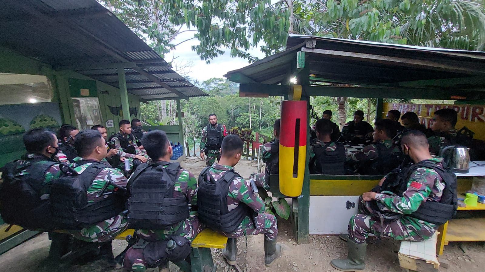 SATGAS PAMTAS RI-PNG YONIF/RAKSATAMA TERIMA PENYULUHAN HUKUM