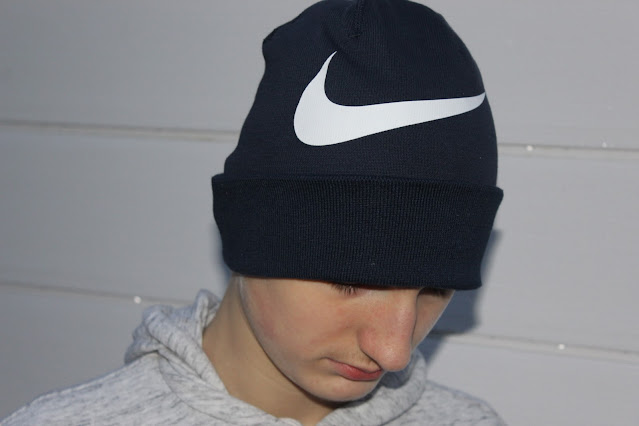 https://www.ekinsport.com/bonnet-de-football-nike-team-unisexe-av9751?option-id=517&utm_source=social&utm_medium=hivency_campaign&utm_campaign=bonnet_nike