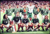 SELECCIÓN DE MÉXICO - Temporada 1997-98 - Jaime Ordiales, Pavel Pardo, Duilio Davino, Jorge Campos, Claudio Suárez y Raúl Rodrigo; Lara Braulio Luna, Alberto García Aspe, Ramón Ramírez, Cuauhtémoc Blanco y Luis Hernández - MÉXICO 3 (Ricardo Peláez y Luis Hernández 2) COREA DEL SUR 1 (Seok-ju Ha) - 13/06/1998 - Campeonato Mundial de Francia 1998, fase de grupos - Lyon, Francia, Stade de Gerland