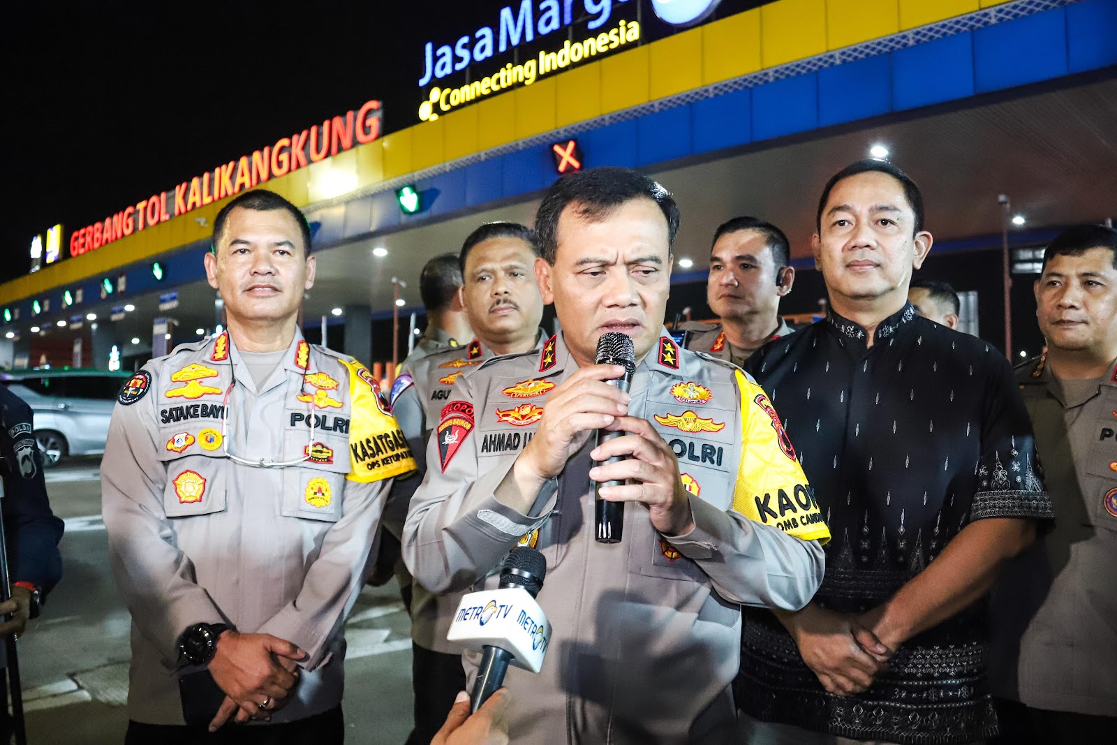 Malam Ini, Kapolda dan Dirlantas Polda Jateng Pantau Kepadatan Arus Mudik di Tol Kalikangkung