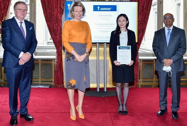 Queen Mathilde wore a new floral-print skirt by Dries Van Noten. Yellow floral print, for its spring 21 collection, Dries Van Noten