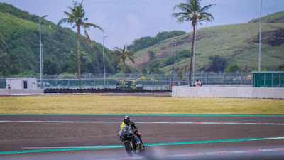 Sirkuit Mandalika Buruk dan Kotor, Leher Alex Marquez Kena Kerikil Hingga Memar