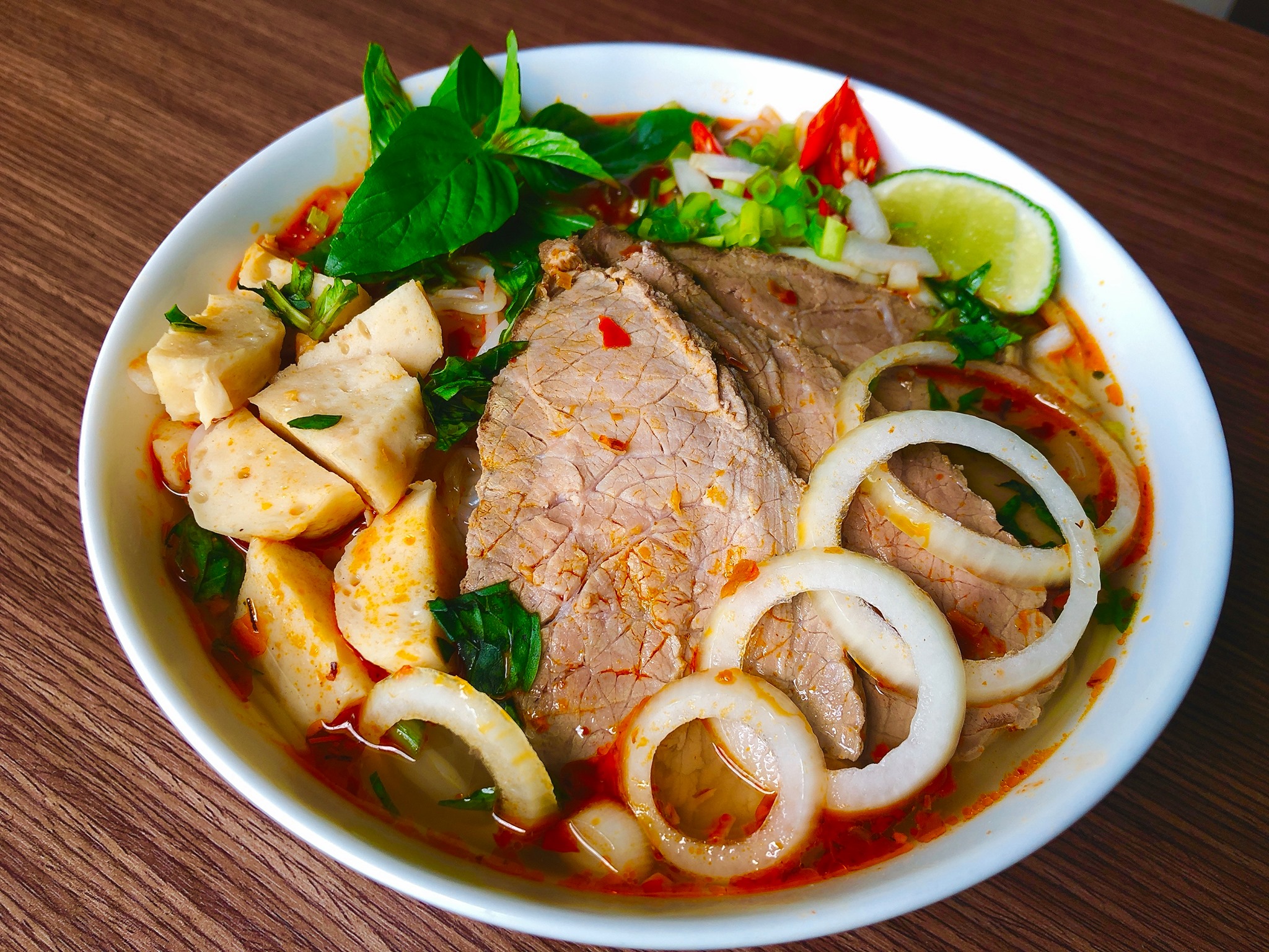 17. Bún bò